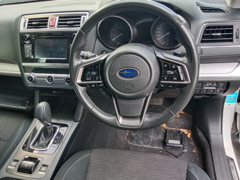Subaru outback 2021 White Wrecking