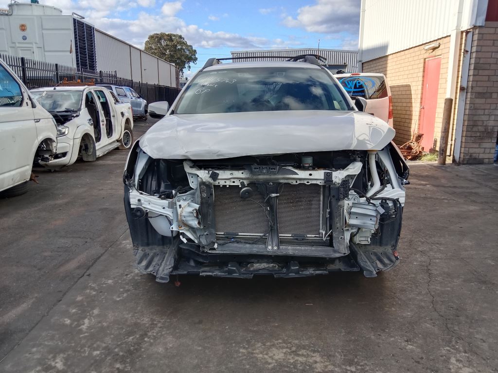 Subaru outback 2021 White Wrecking