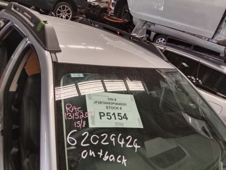 Subaru outback 2023 Grey Wrecking