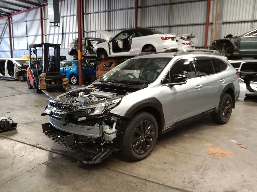 Subaru outback 2023 Grey Wrecking