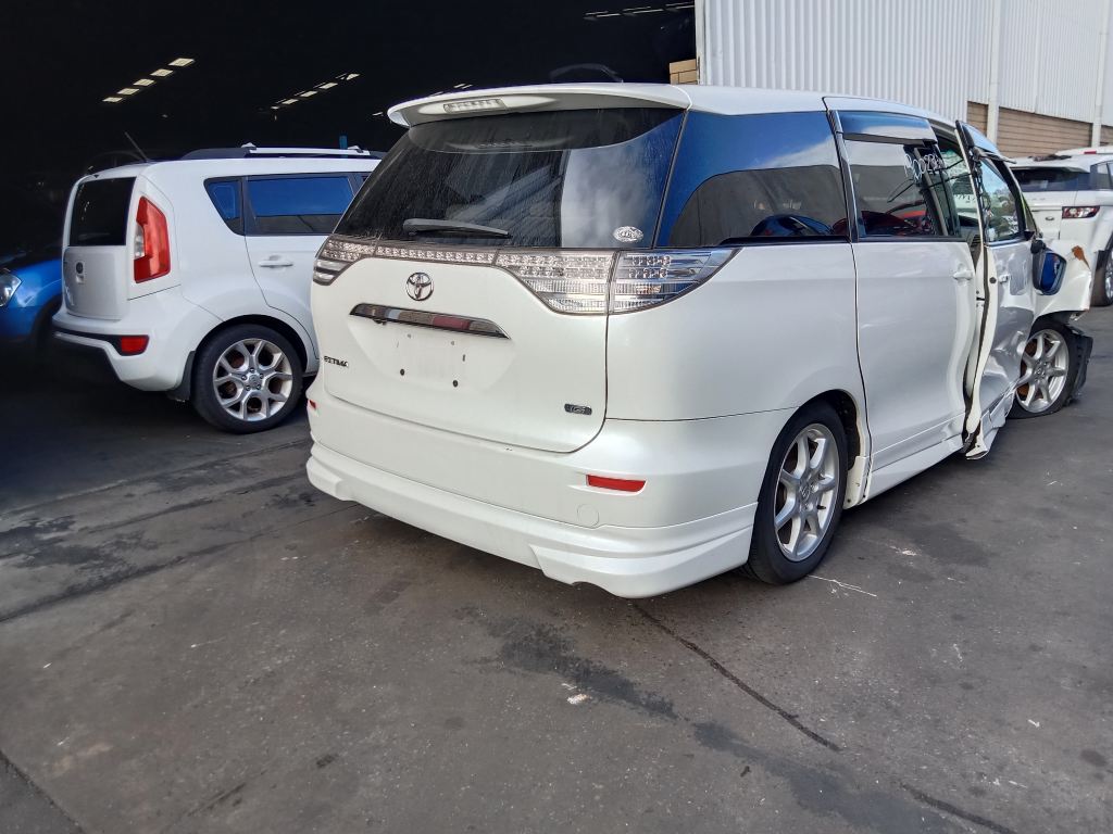 Toyota Estima or Tarago 2007 White Wrecking