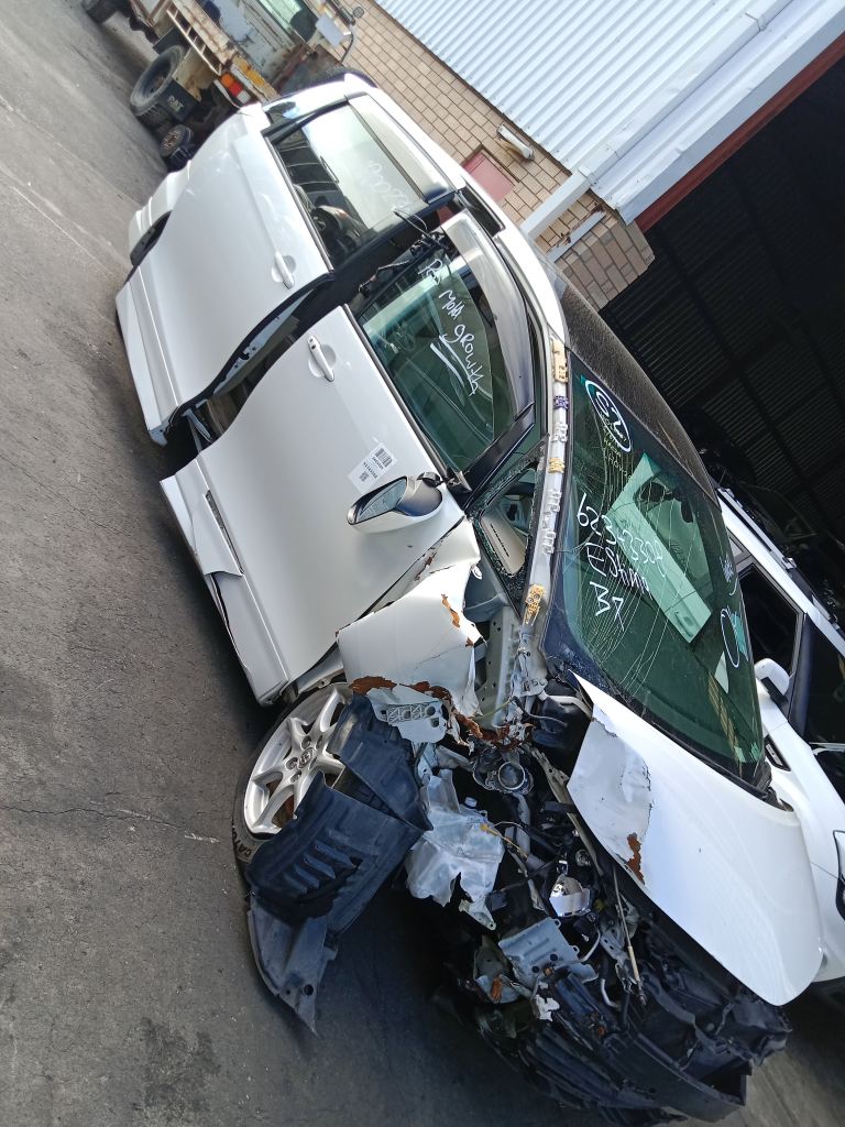 Toyota Estima or Tarago 2007 White Wrecking