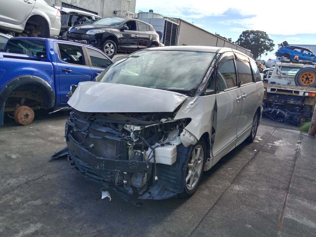 Toyota Estima or Tarago 2007 White Wrecking - Image 17