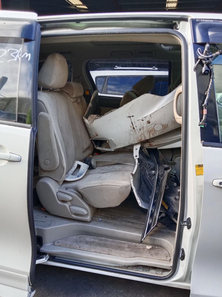 Toyota Estima or Tarago 2007 White Wrecking