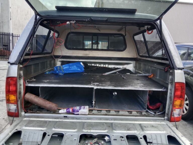 Toyota Hilux 2005 Silver Wrecking