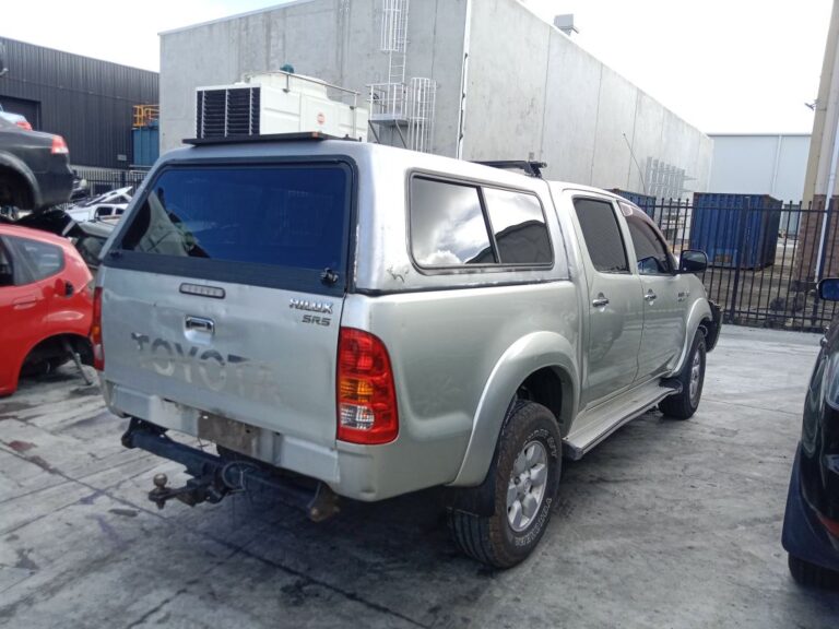 Toyota Hilux 2005 Silver Wrecking
