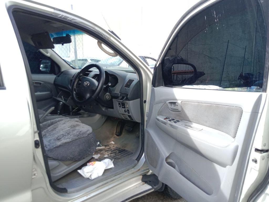 Toyota Hilux 2005 Silver Wrecking