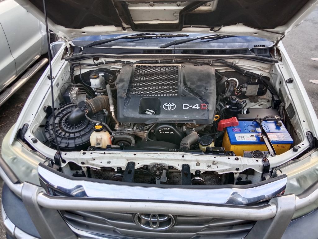 Toyota Hilux 2014 White Wrecking