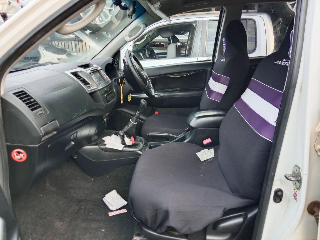 Toyota Hilux 2014 White Wrecking