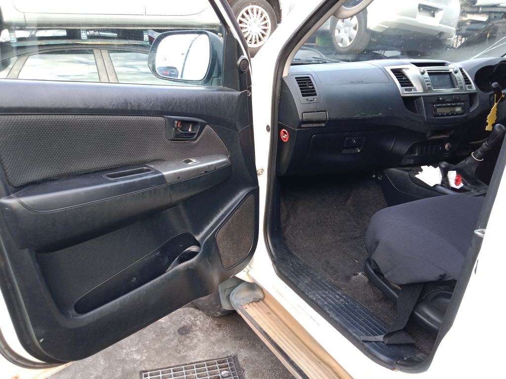 Toyota Hilux 2014 White Wrecking