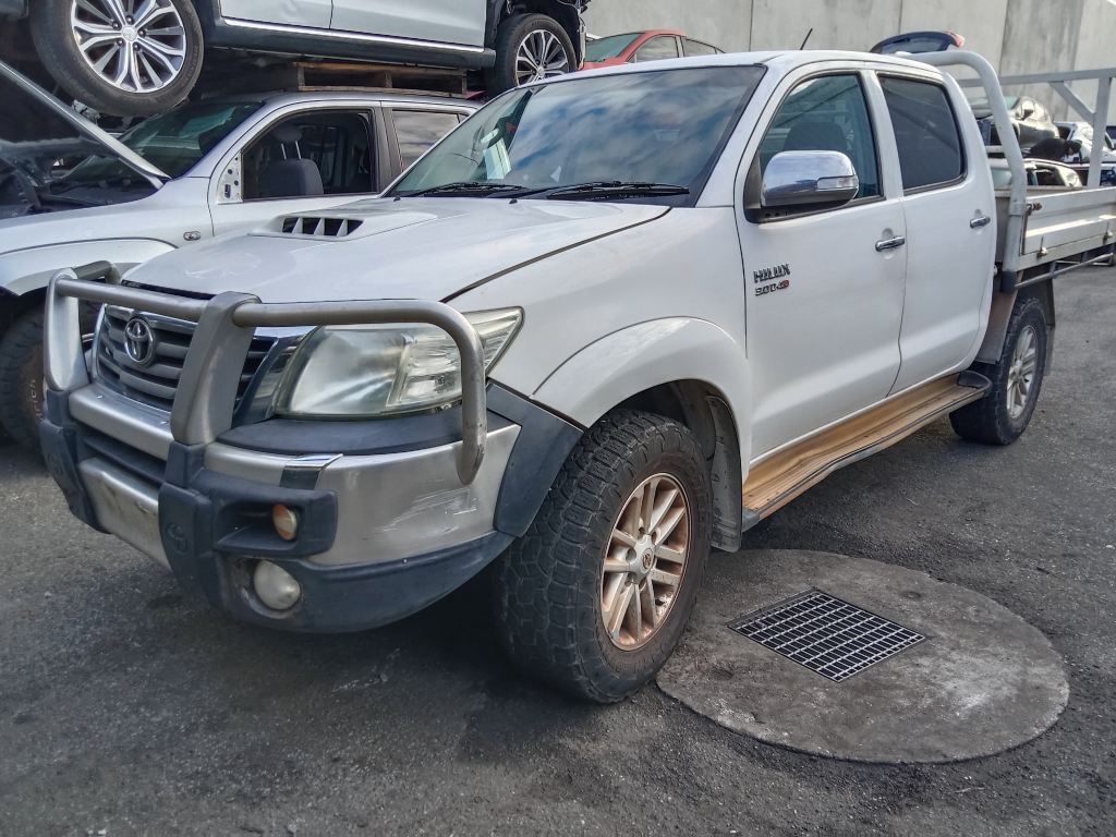 Toyota Hilux 2014 White Wrecking