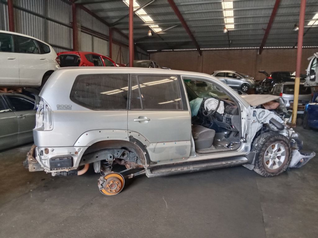 Toyota Prado 120 series 2005 Silver Wrecking