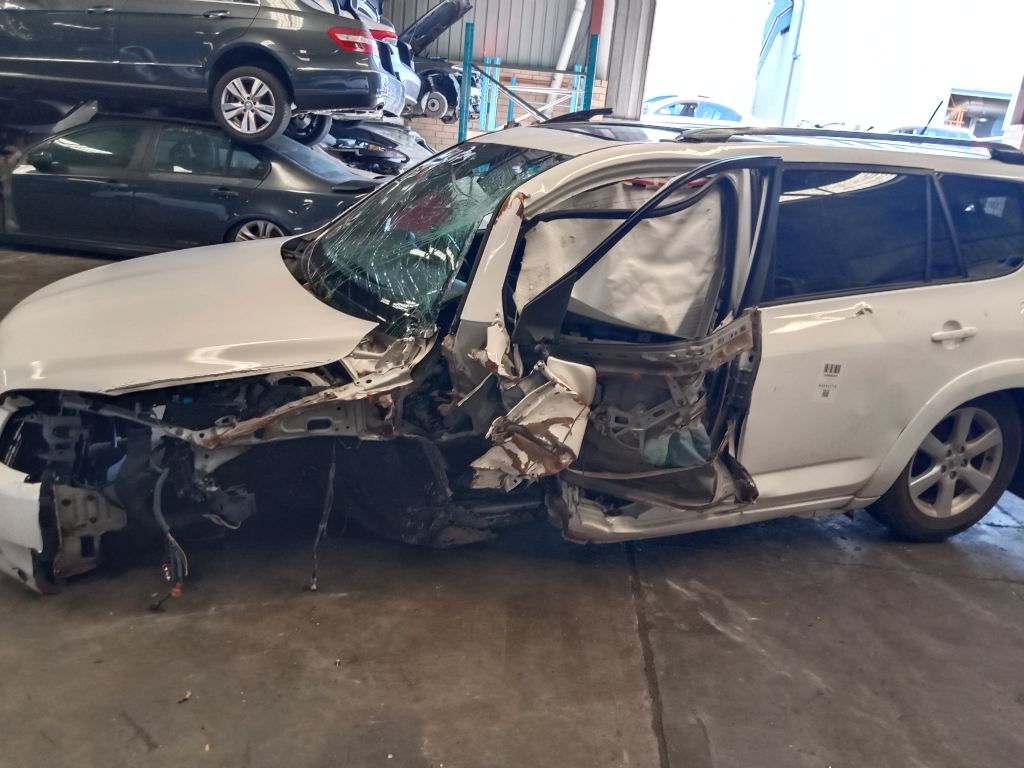 Toyota RAV4 2006 White Wrecking