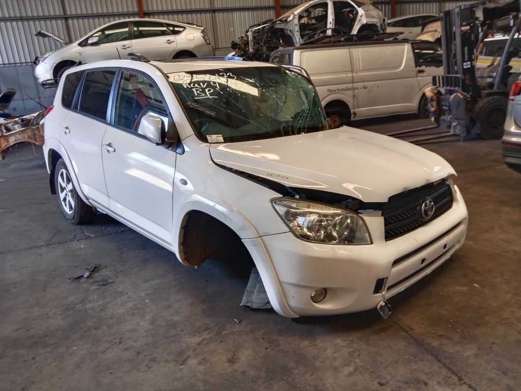 Toyota RAV4 2006 White Wrecking