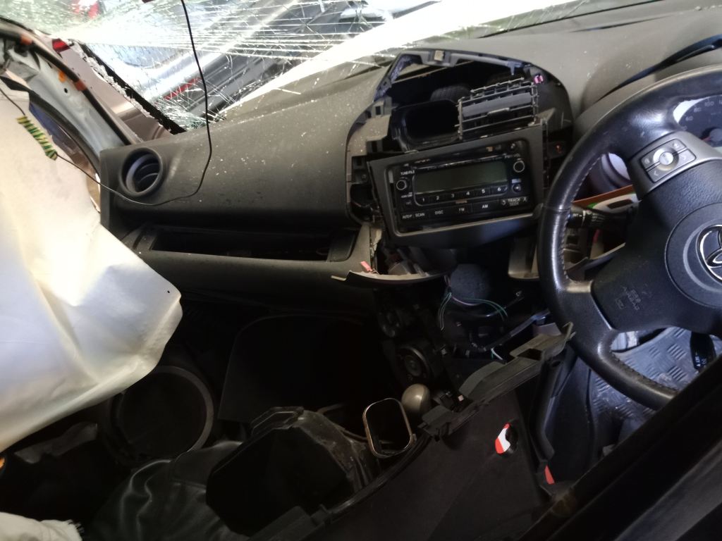 Toyota RAV4 2006 White Wrecking