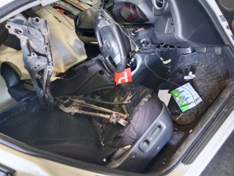 Toyota RAV4 2006 White Wrecking
