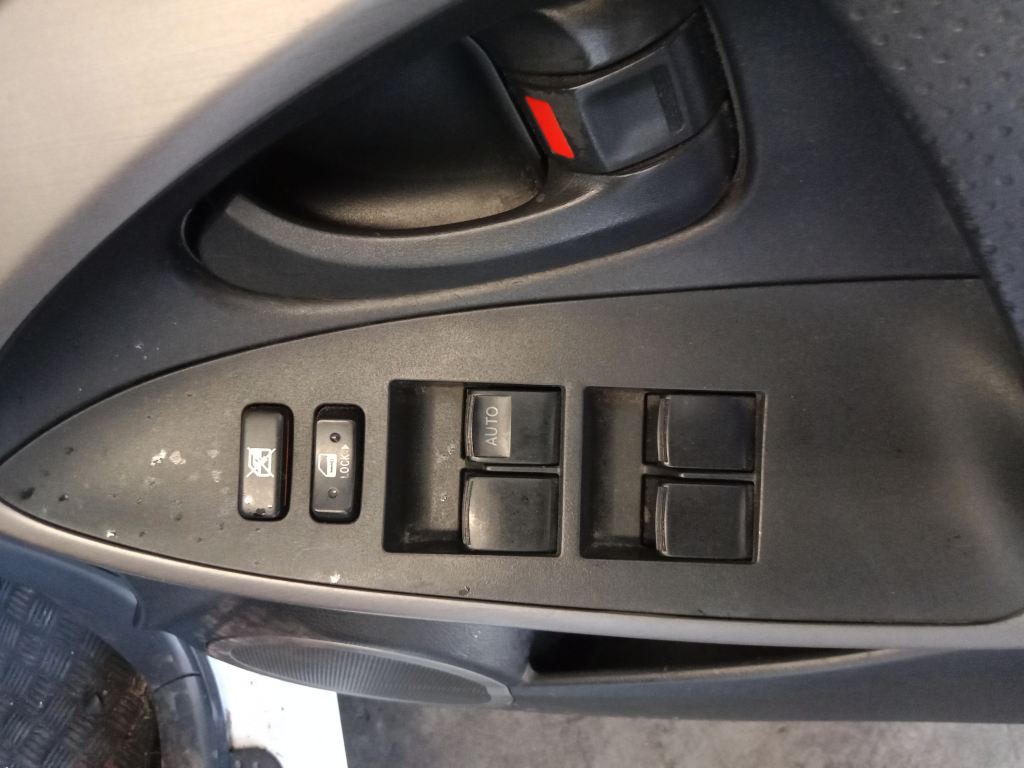 Toyota RAV4 2006 White Wrecking
