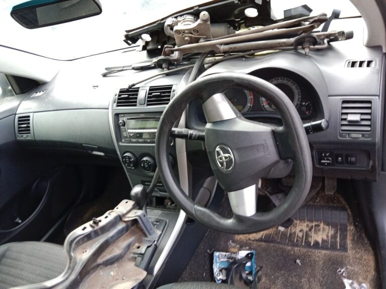 Toyota corolla 2010 Grey Wrecking