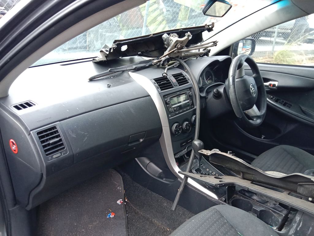 Toyota corolla 2010 Grey Wrecking