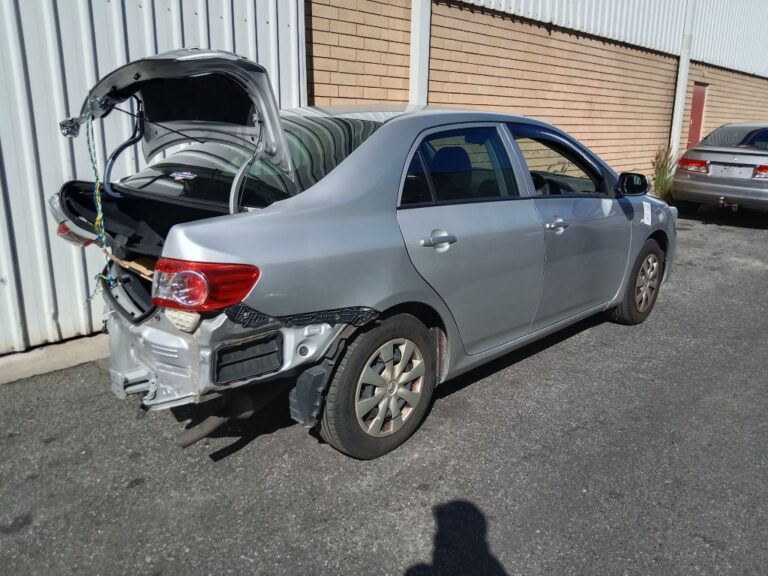 Toyota corolla 2011 Silver Wrecking