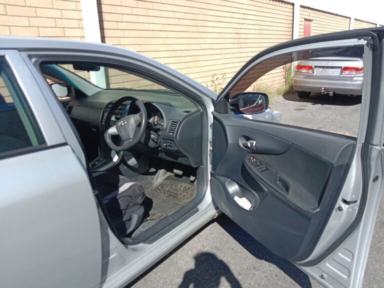 Toyota corolla 2011 Silver Wrecking