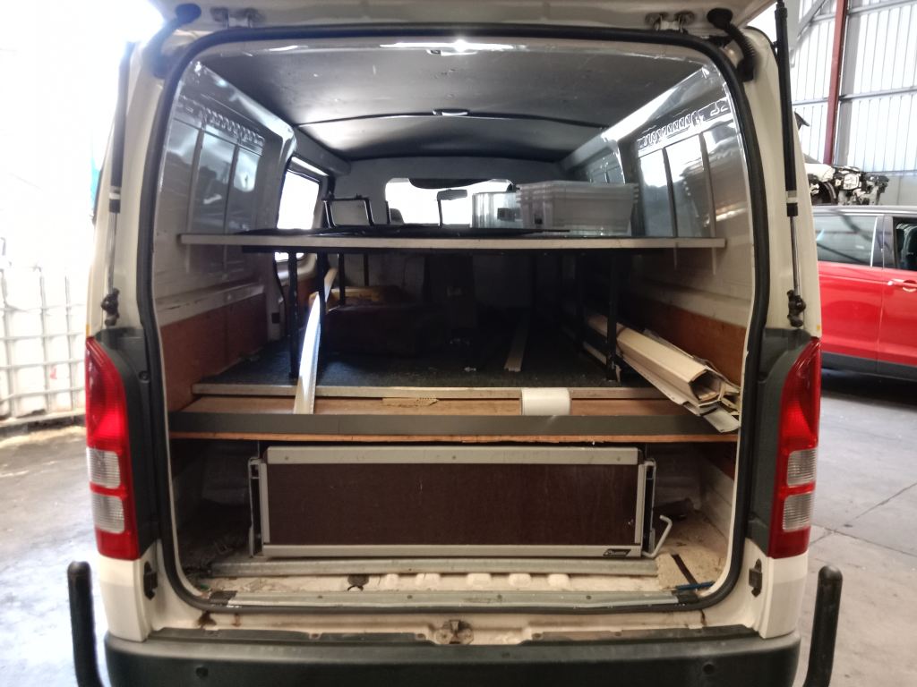 Toyota hiace 2014 White Wrecking