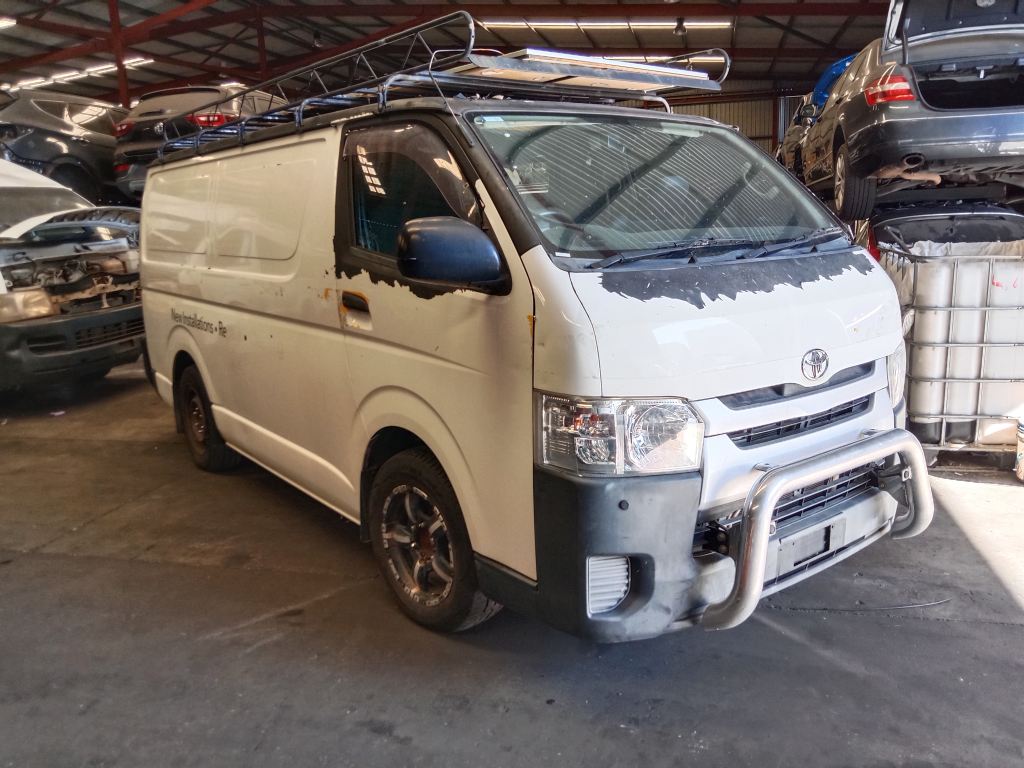 Toyota hiace 2014 White Wrecking