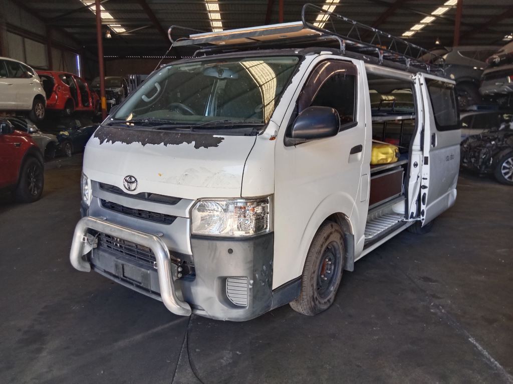 Toyota hiace 2014 White Wrecking