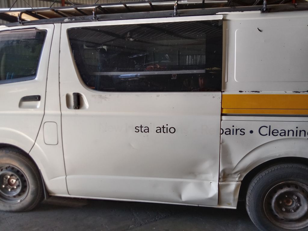 Toyota hiace 2014 White Wrecking