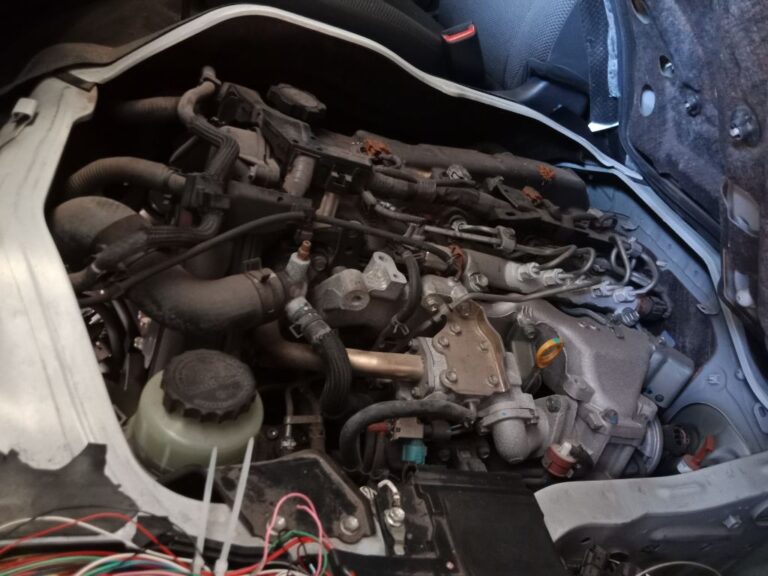 Toyota hiace 2014 White Wrecking